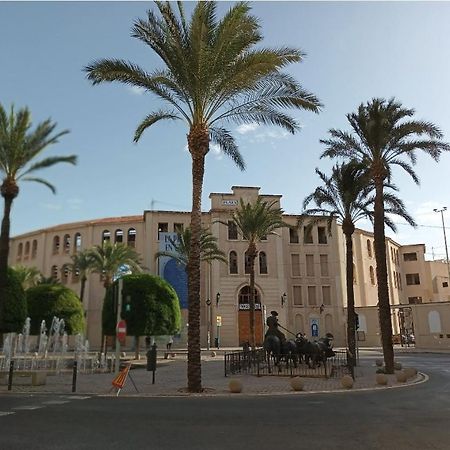 Estudio B Cerca De La Plaza De Toros Alicante Bagian luar foto