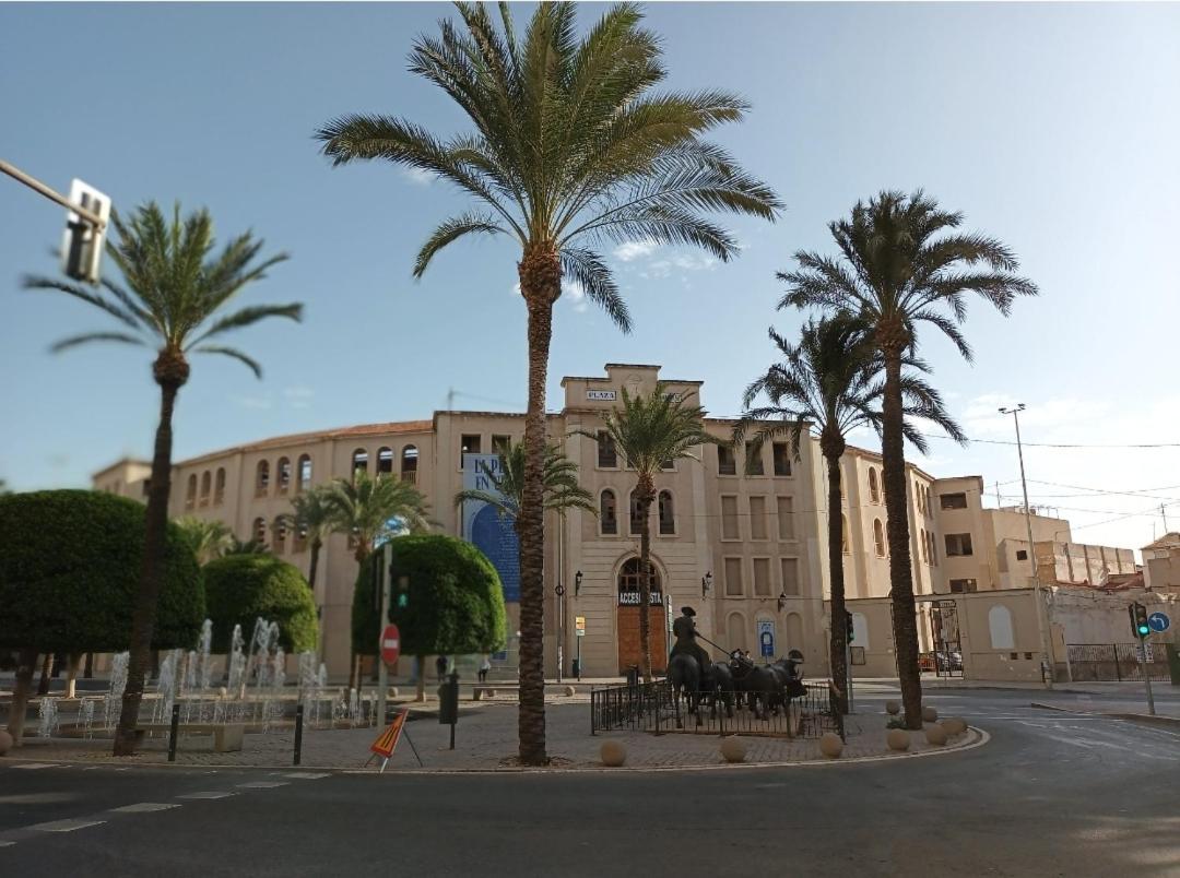Estudio B Cerca De La Plaza De Toros Alicante Bagian luar foto