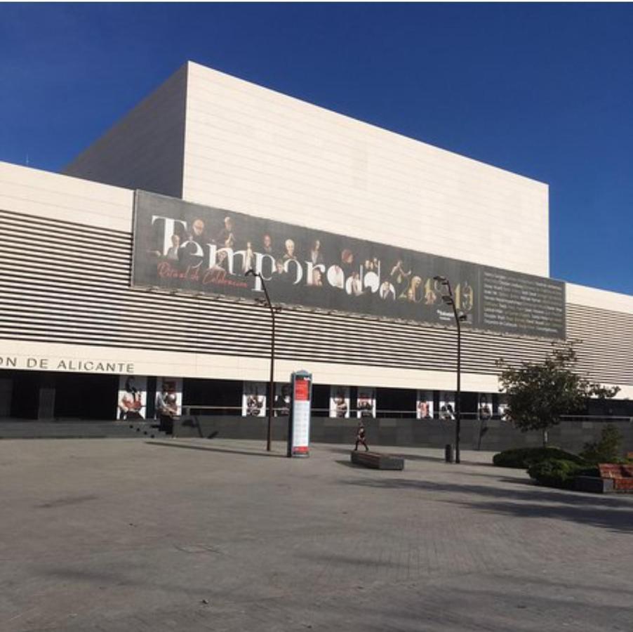 Estudio B Cerca De La Plaza De Toros Alicante Bagian luar foto